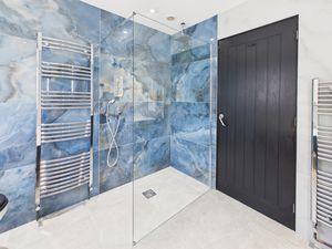 Family Bathroom- click for photo gallery